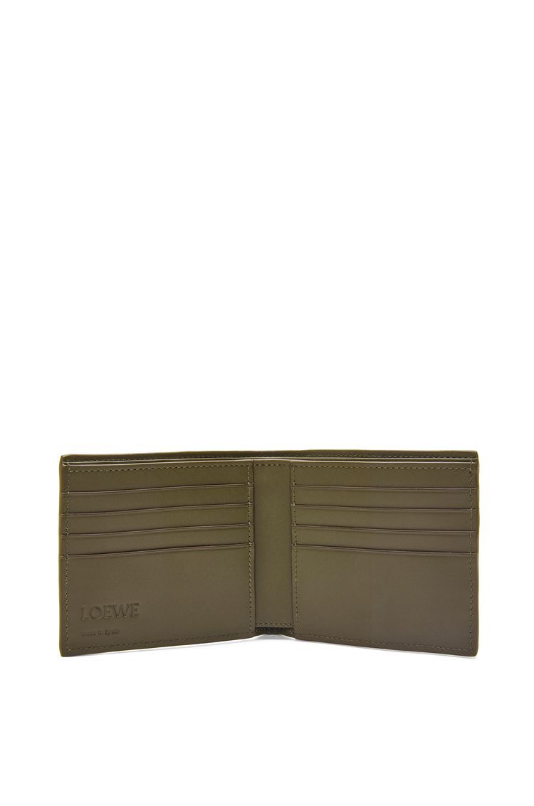 Bifold wallet in textured classic calfskin