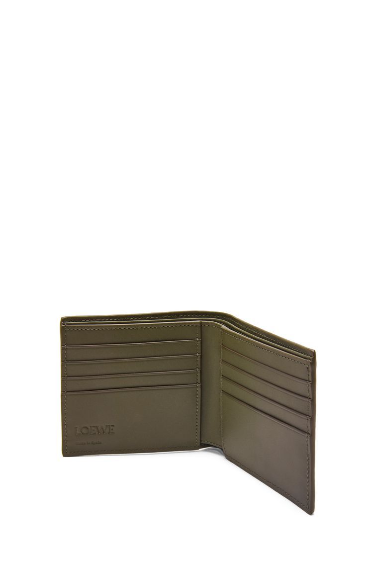 Bifold wallet in textured classic calfskin