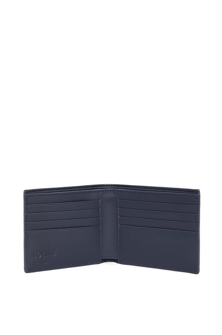 Bifold wallet in textured classic calfskin