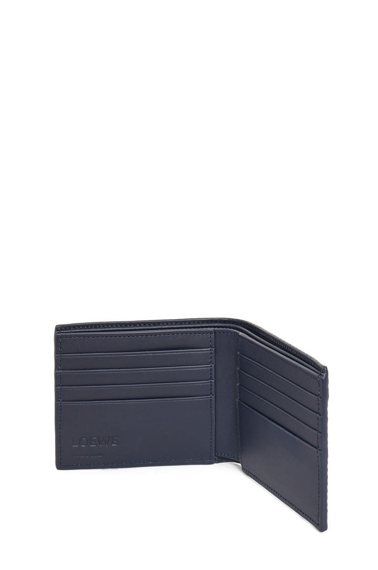 Bifold wallet in textured classic calfskin