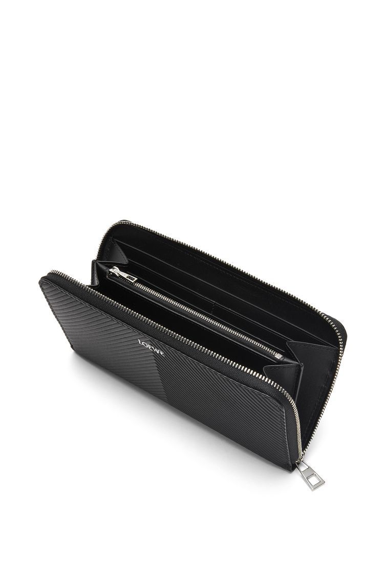 Zip around wallet in textured classic calfskin