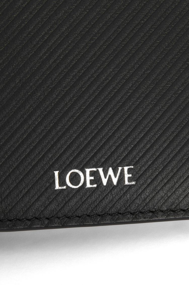 Slim compact walllet in textured classic calfskin
