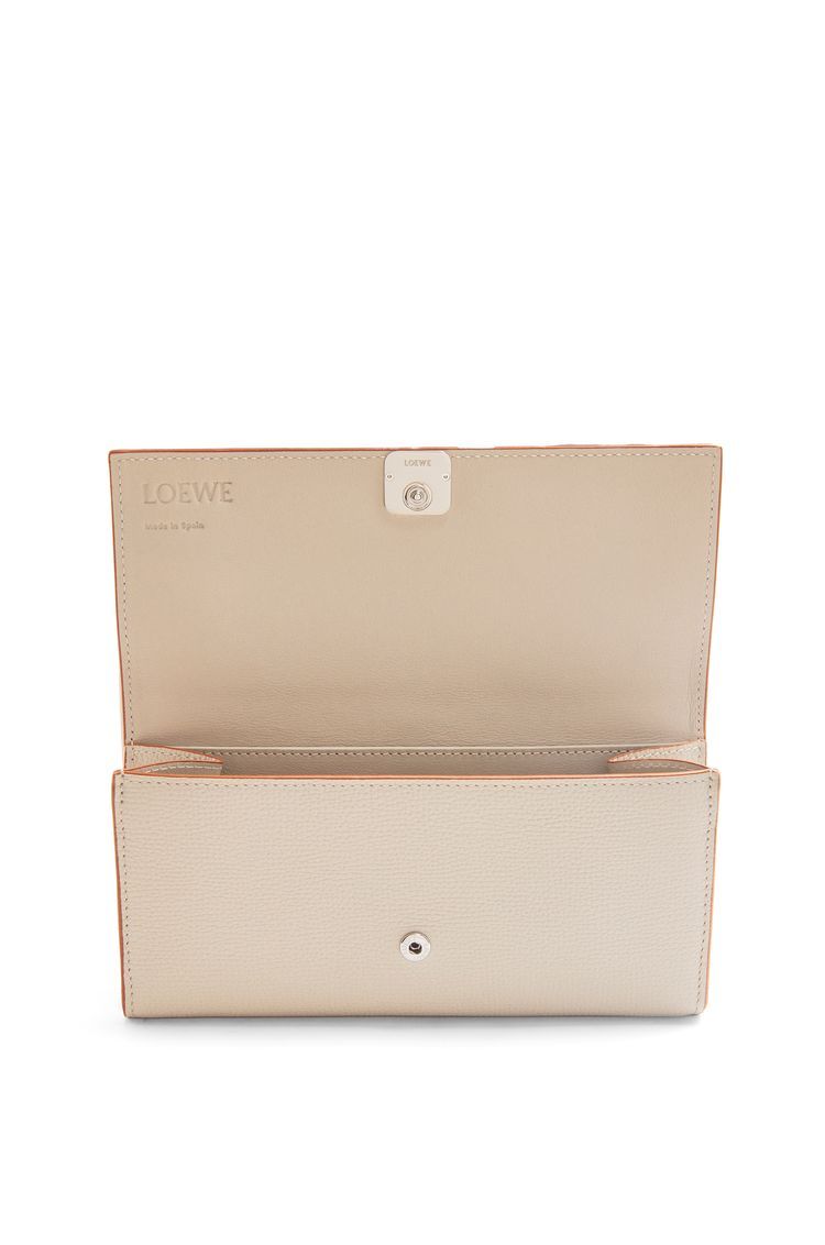 Anagram continental wallet in pebble grain calfskin