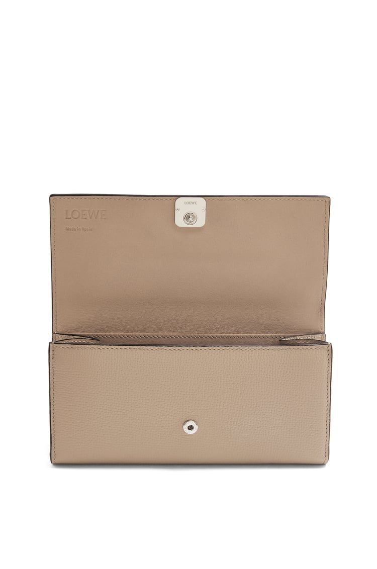 Anagram continental wallet in pebble grain calfskin