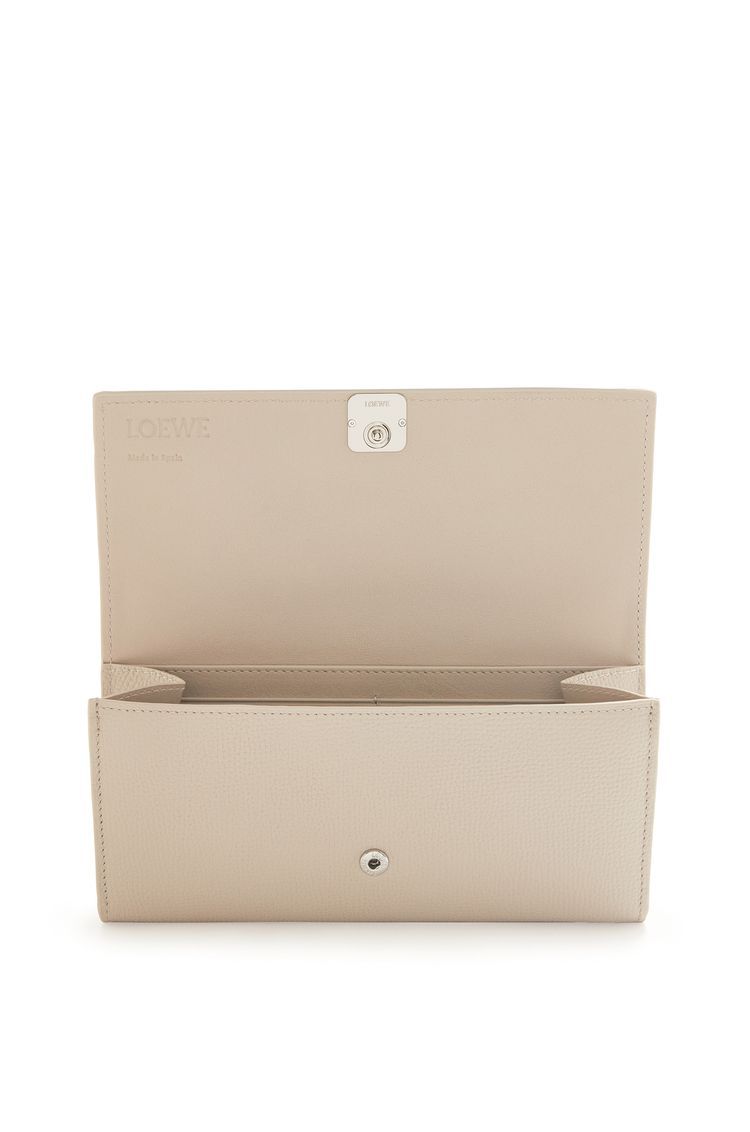 Anagram continental wallet in pebble grain calfskin