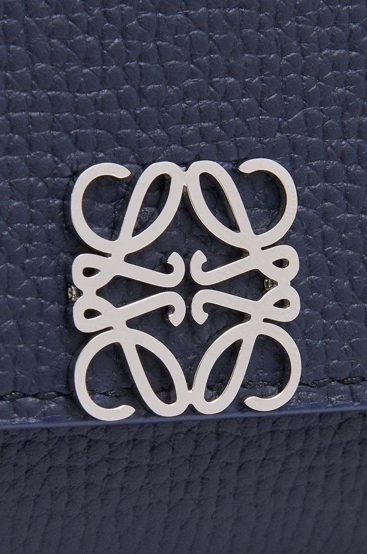 Anagram continental wallet in pebble grain calfskin