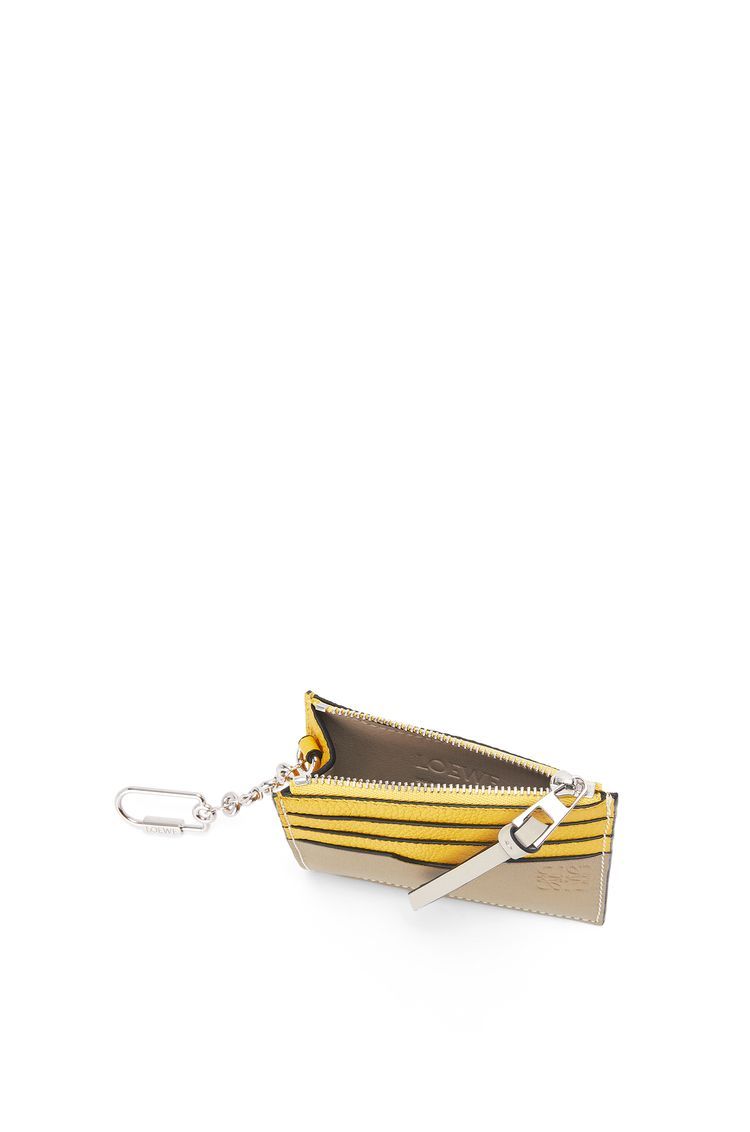 Square cardholder in soft grained calfskin with chain