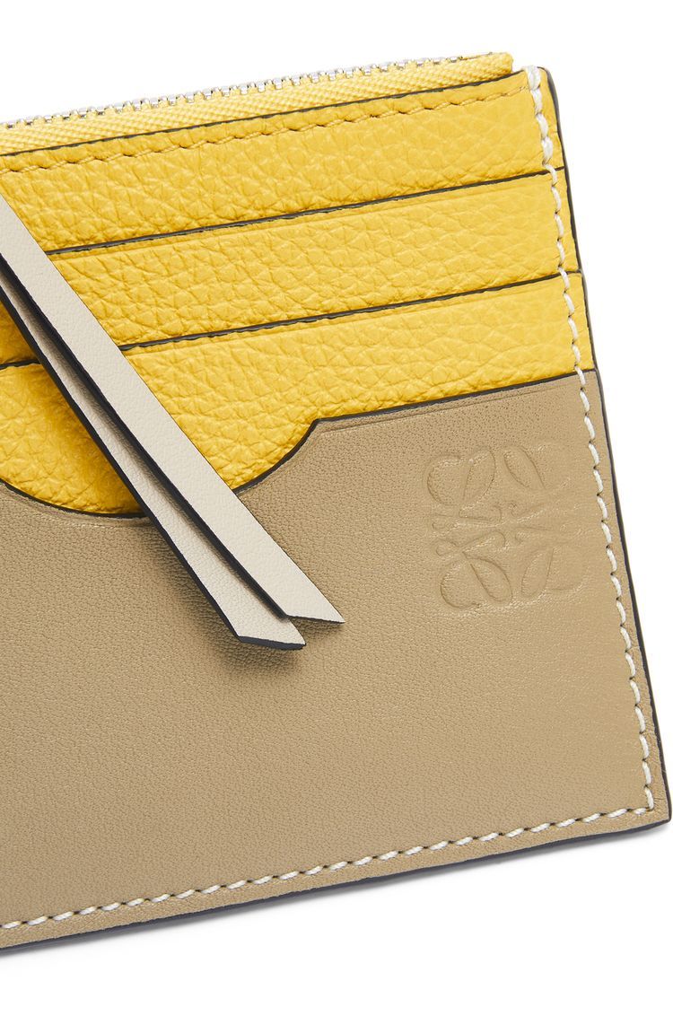 Square cardholder in soft grained calfskin with chain
