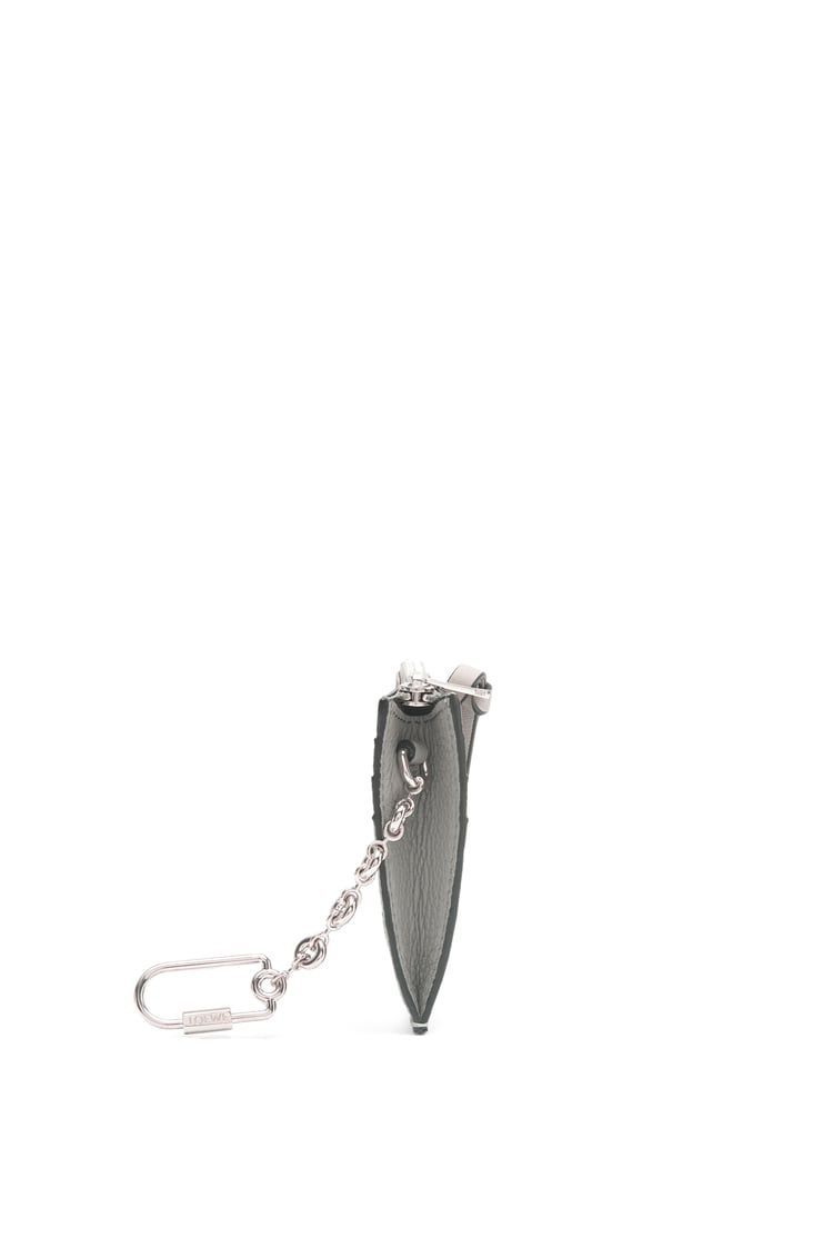 Square cardholder in soft grained calfskin with chain