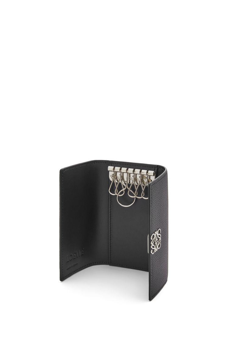 Anagram key case in pebble grain calfskin