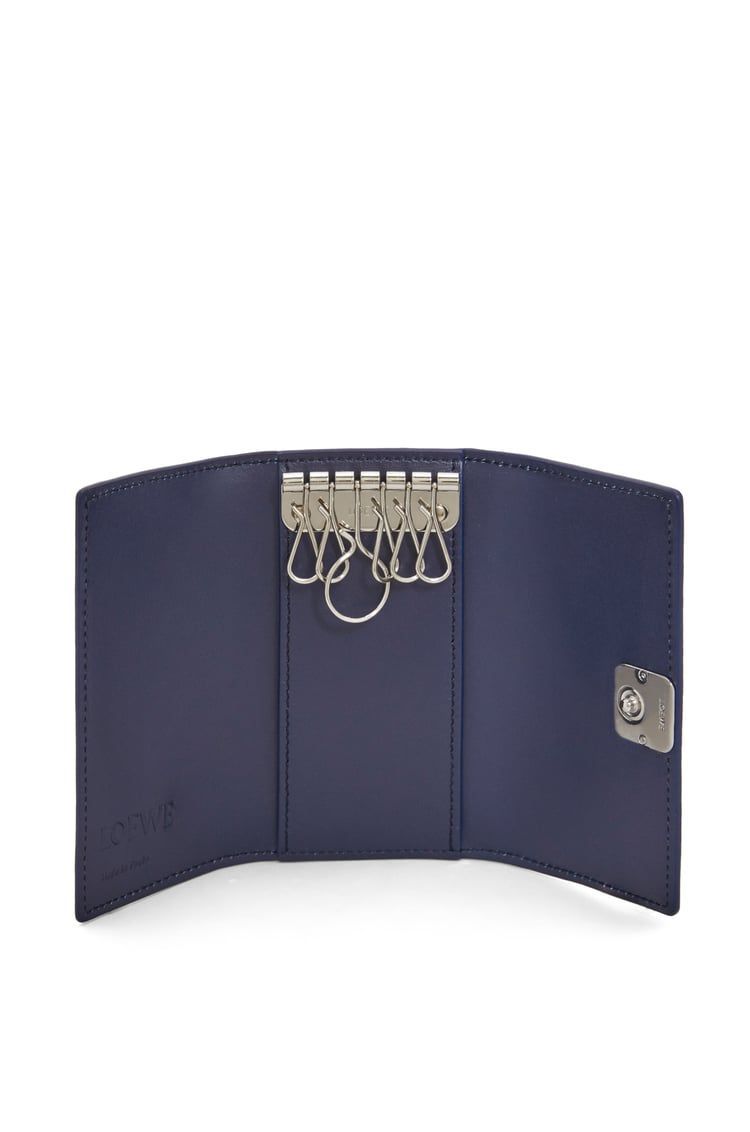 Anagram key case in pebble grain calfskin