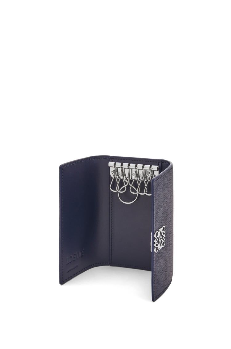 Anagram key case in pebble grain calfskin