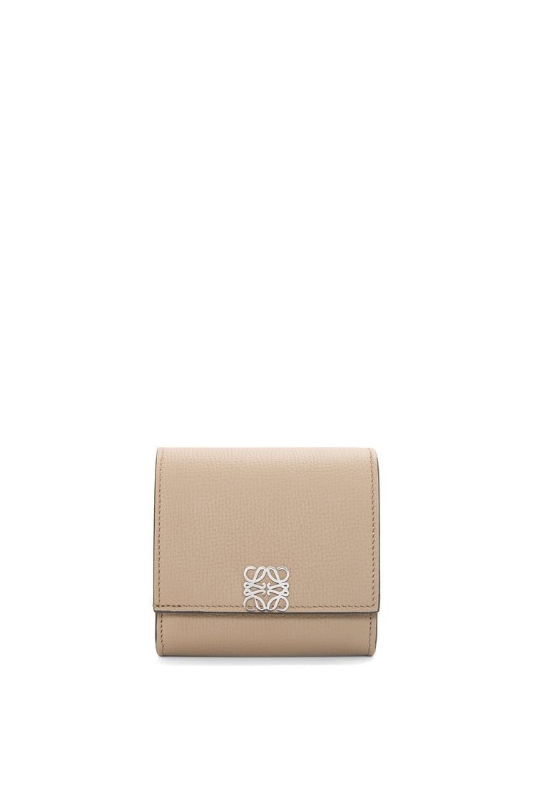 Anagram compact flap wallet in pebble grain calfskin