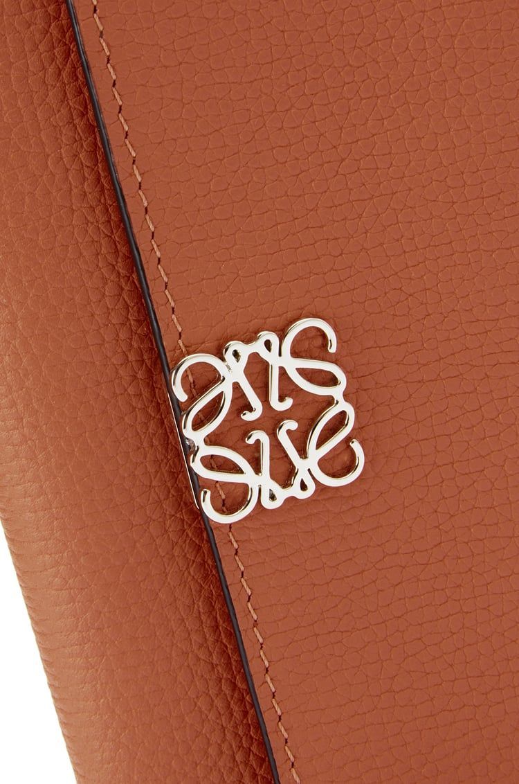 Anagram small vertical wallet in pebble grain calfskin