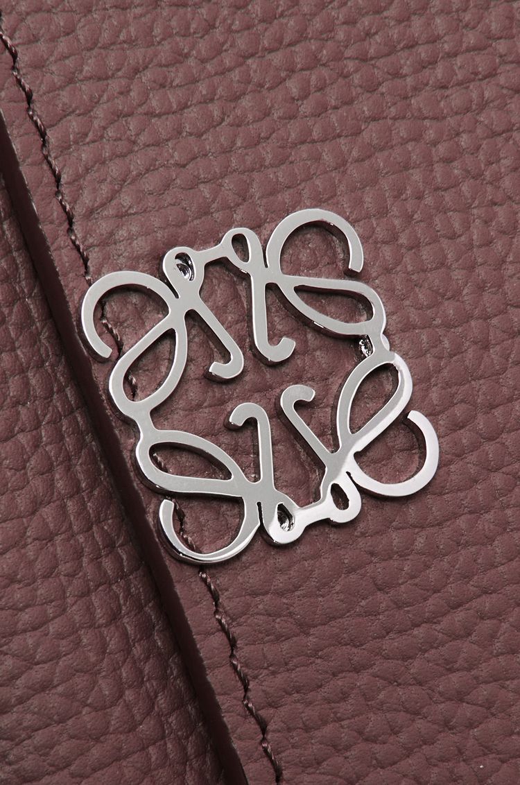 Anagram small vertical wallet in pebble grain calfskin