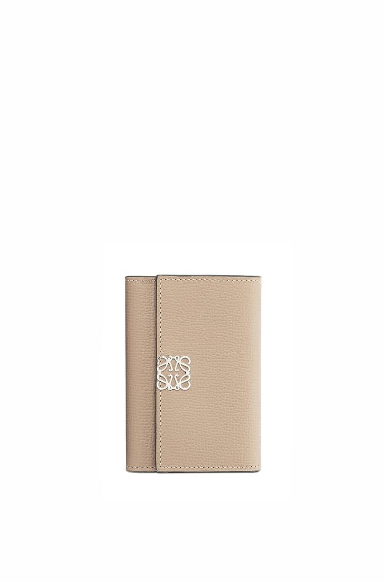 Anagram small vertical wallet in pebble grain calfskin