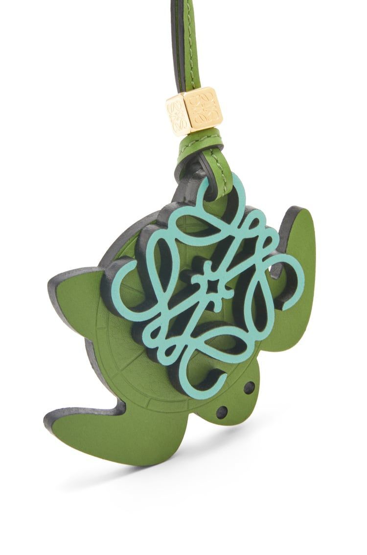 Turtle charm in classic calfskin