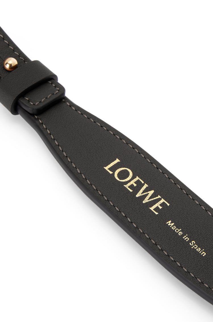 Branded short strap in classic calfskin