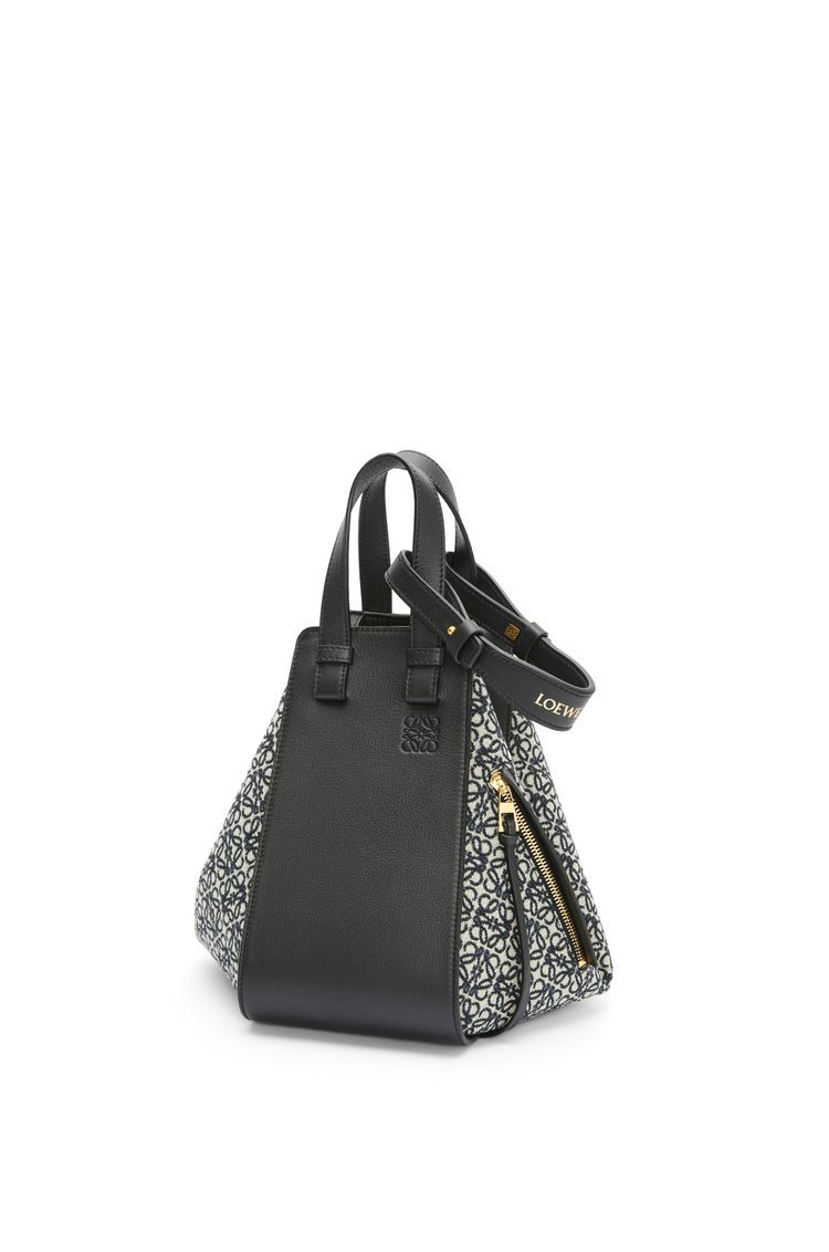 Branded short strap in classic calfskin