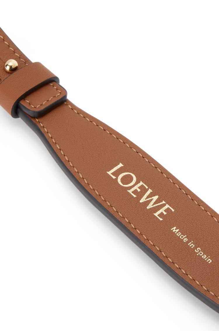 Branded short strap in classic calfskin