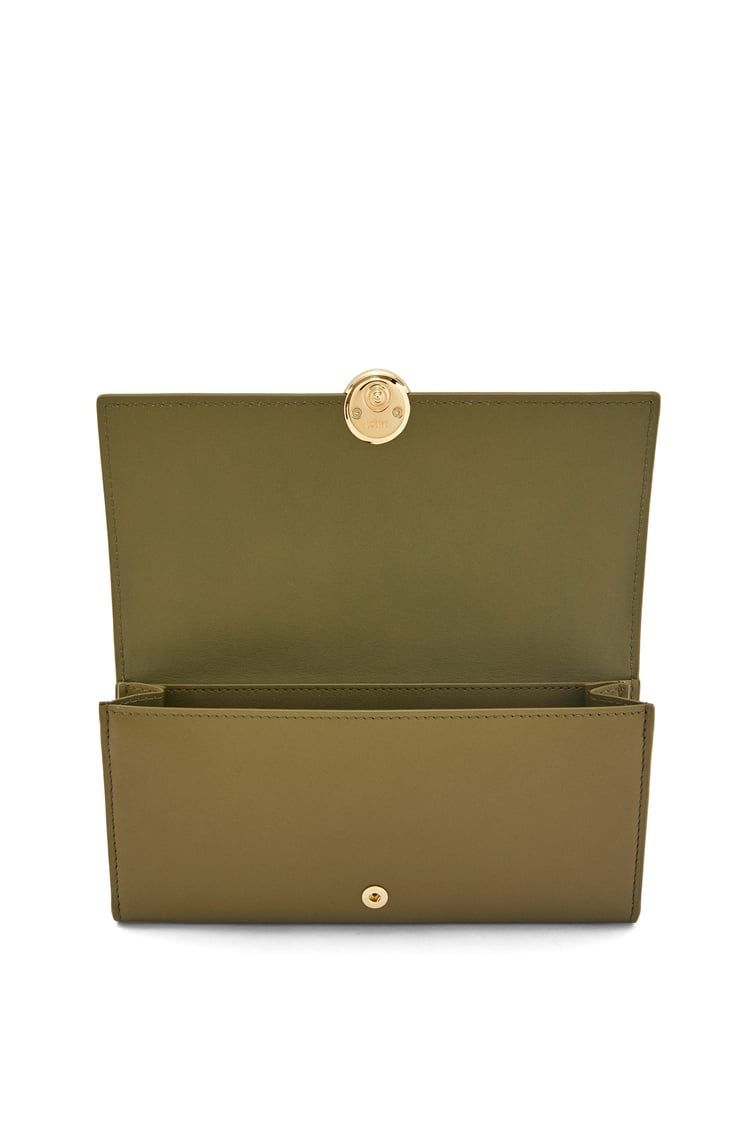 Pebble continental wallet in shiny nappa calfskin