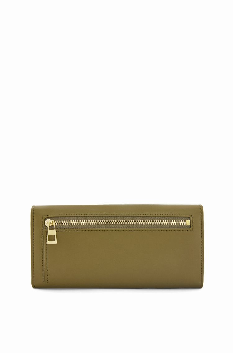 Pebble continental wallet in shiny nappa calfskin