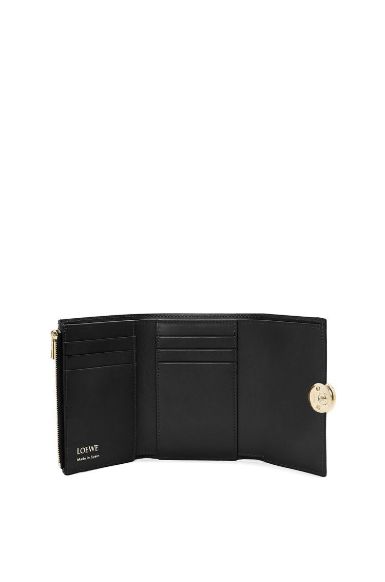 Pebble small vertical wallet in shiny nappa calfskin