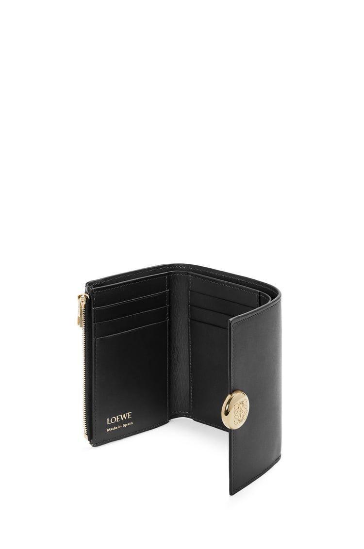 Pebble small vertical wallet in shiny nappa calfskin