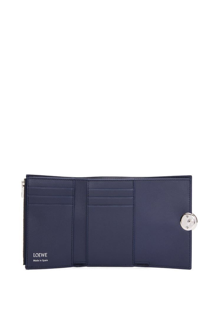 Pebble small vertical wallet in shiny nappa calfskin