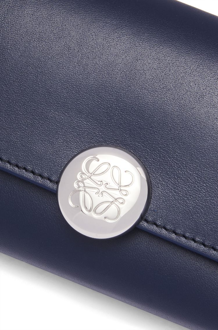 Pebble small vertical wallet in shiny nappa calfskin
