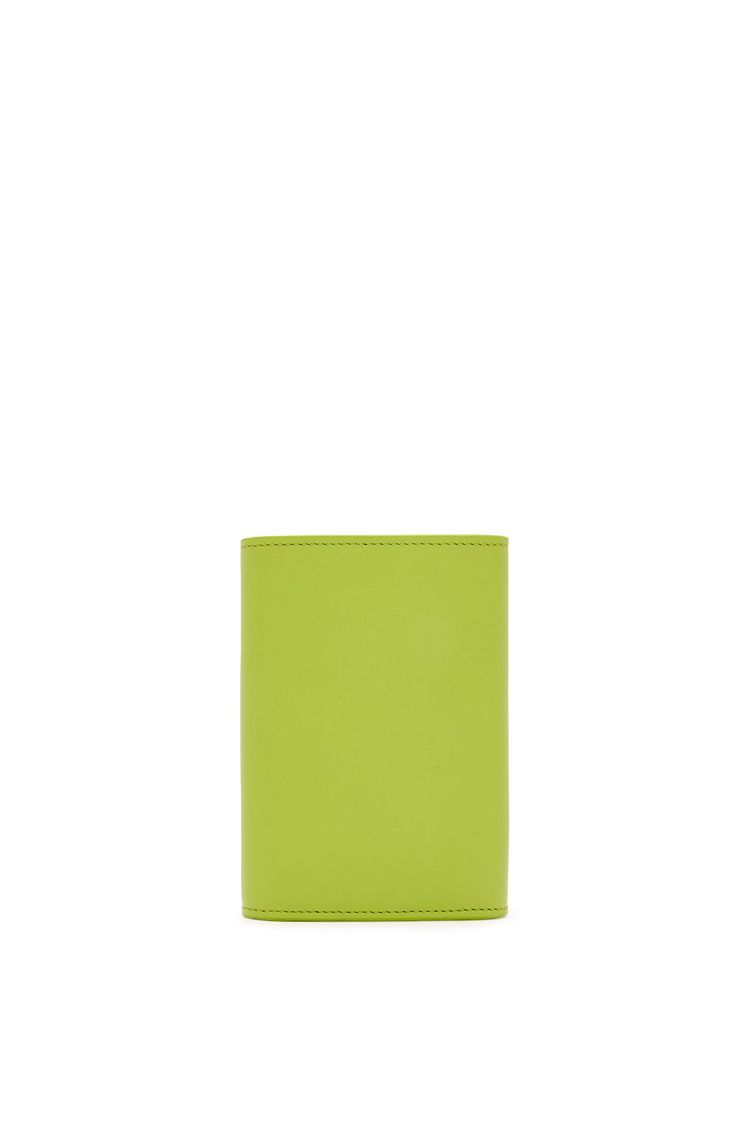 Pebble small vertical wallet in shiny nappa calfskin