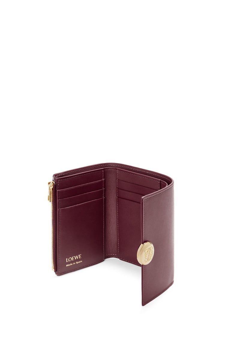 Pebble small vertical wallet in shiny nappa calfskin