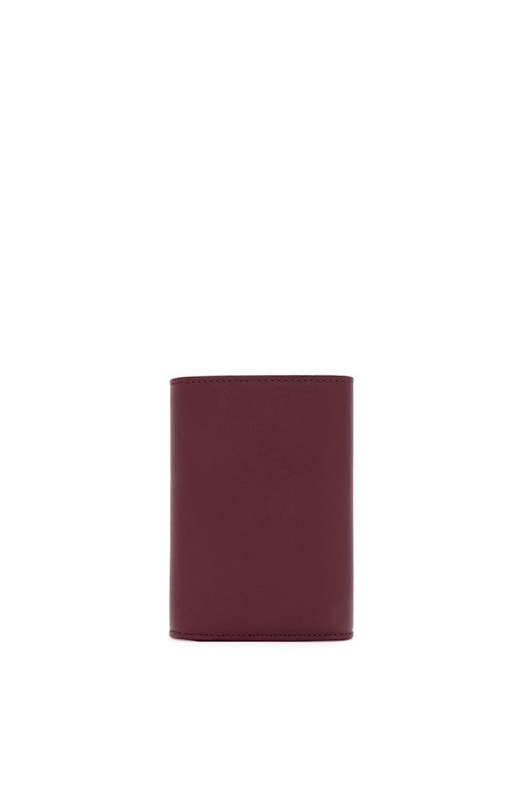 Pebble small vertical wallet in shiny nappa calfskin