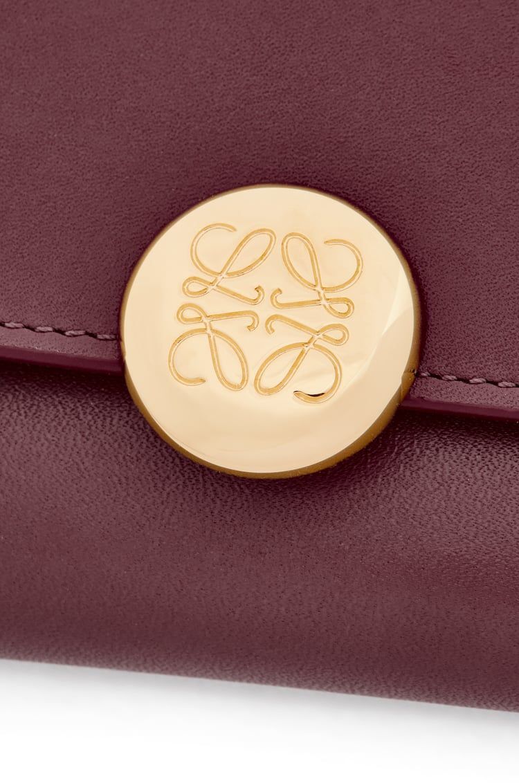 Pebble small vertical wallet in shiny nappa calfskin