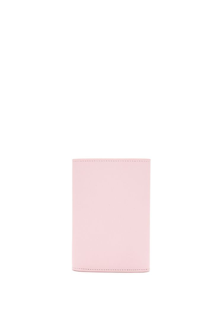 Pebble small vertical wallet in shiny nappa calfskin