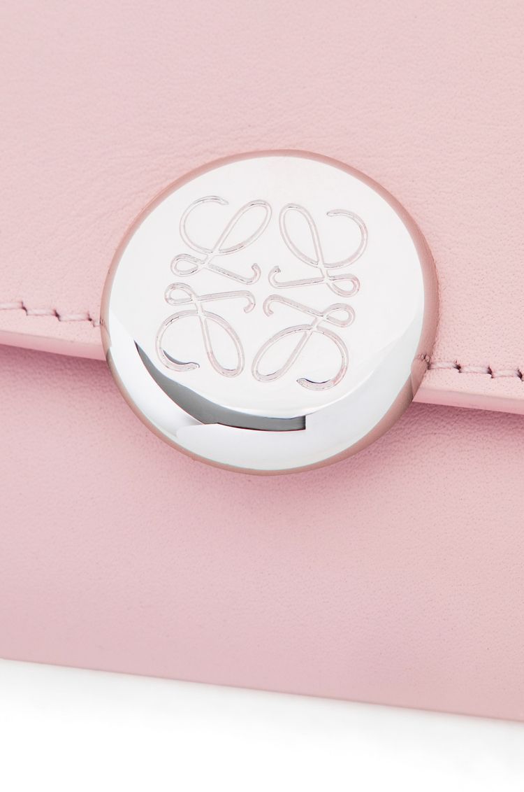 Pebble small vertical wallet in shiny nappa calfskin