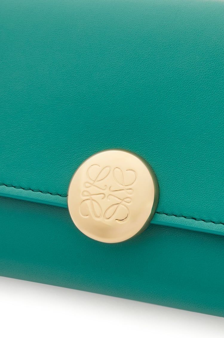 Pebble small vertical wallet in shiny nappa calfskin