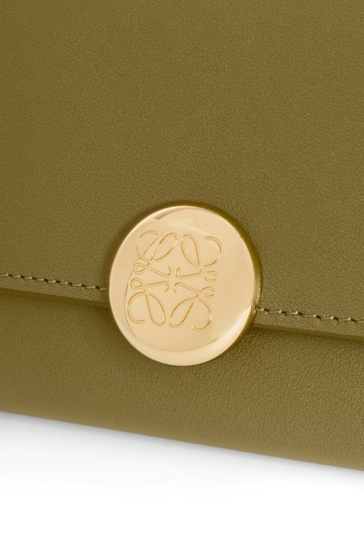 Pebble small vertical wallet in shiny nappa calfskin