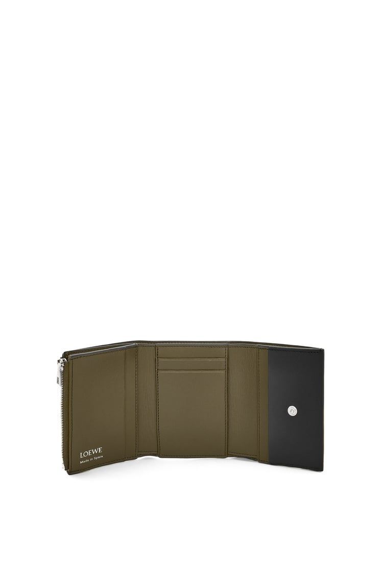 Trifold zip wallet in shiny nappa calfskin