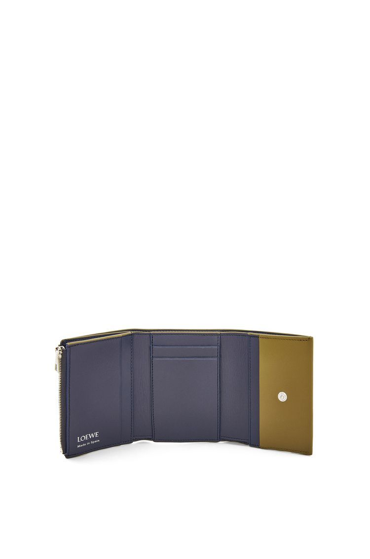 Trifold zip wallet in shiny nappa calfskin