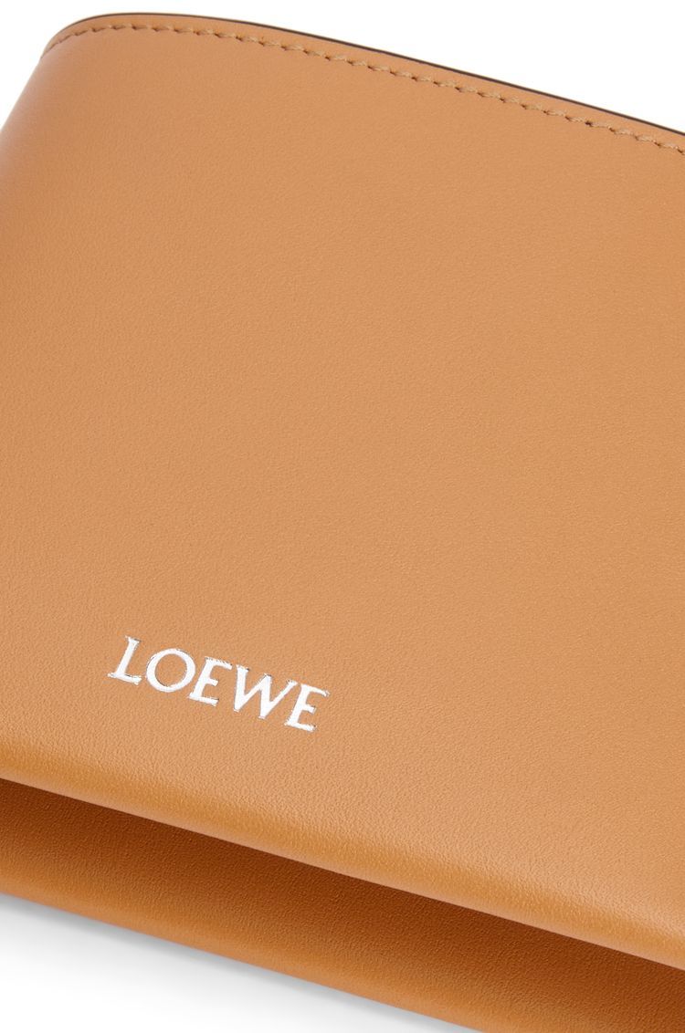 Bifold wallet in shiny nappa calfskin