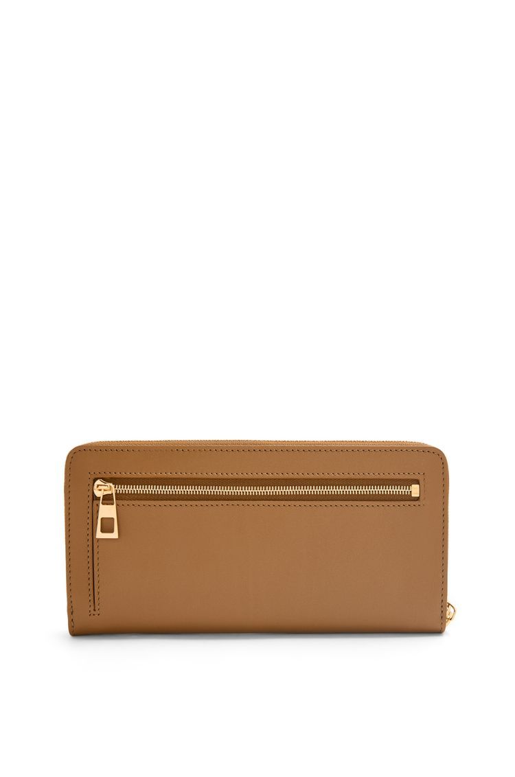 Knot zip around wallet in shiny nappa calfskin