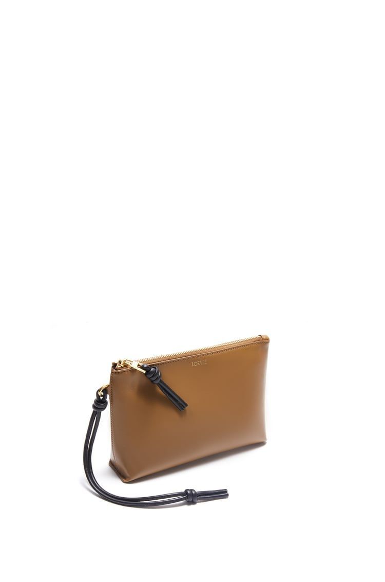 Knot T pouch in shiny nappa calfskin