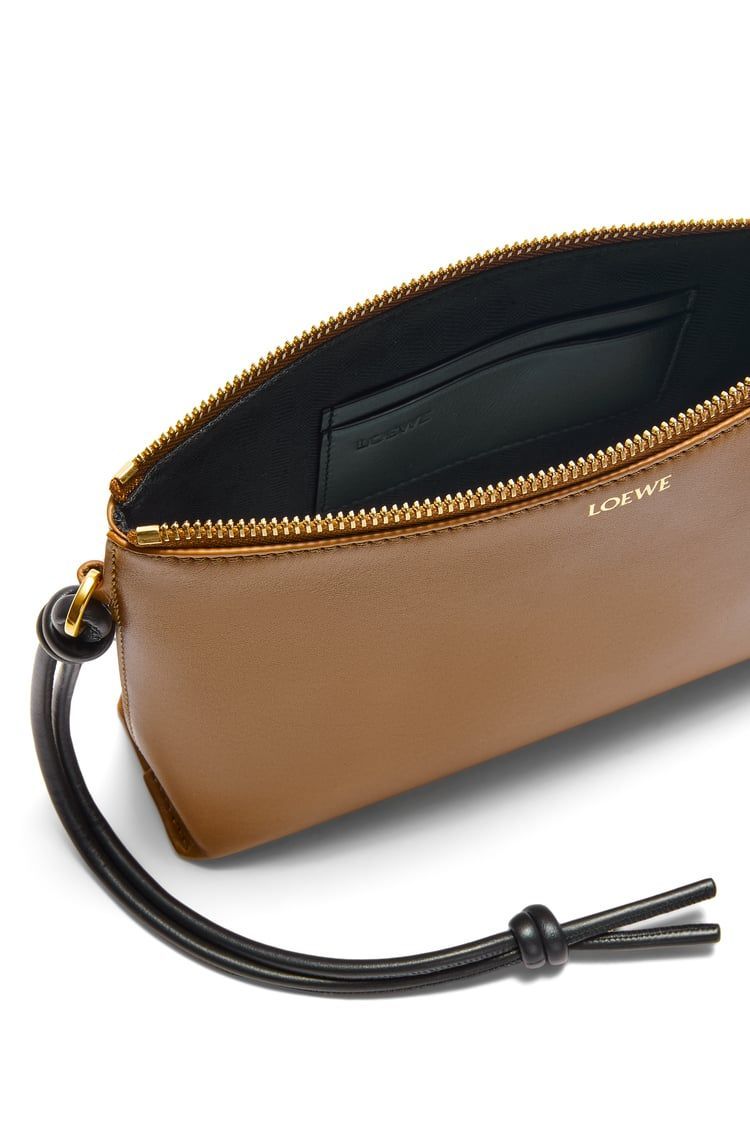 Knot T pouch in shiny nappa calfskin