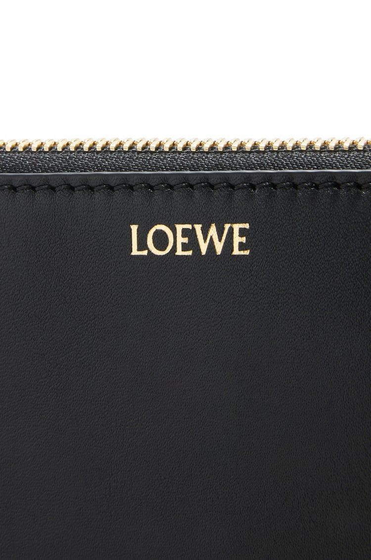 Knot T pouch in shiny nappa calfskin
