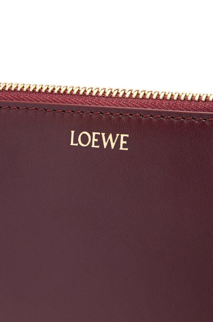 Knot T pouch in shiny nappa calfskin