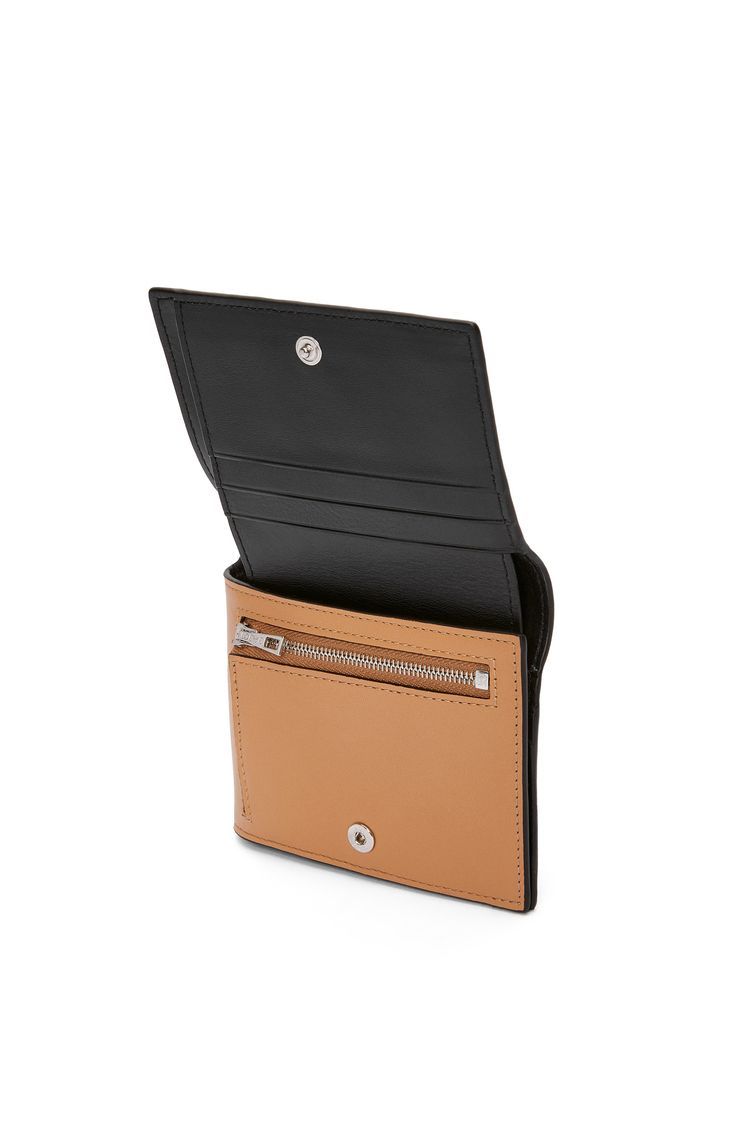 Folded wallet in shiny nappa calfskin