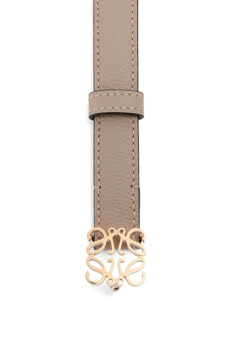 Anagram belt in pebble grain calfskin