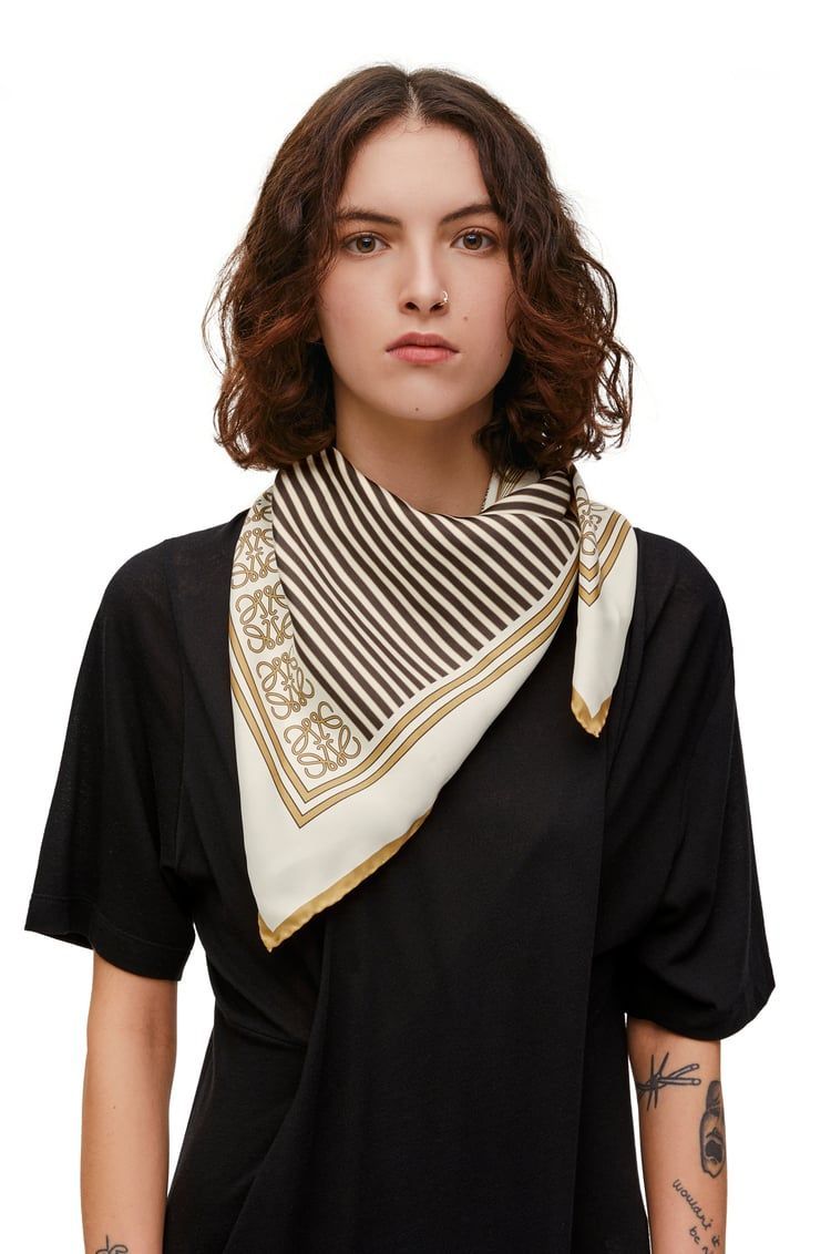 Scarf in silk