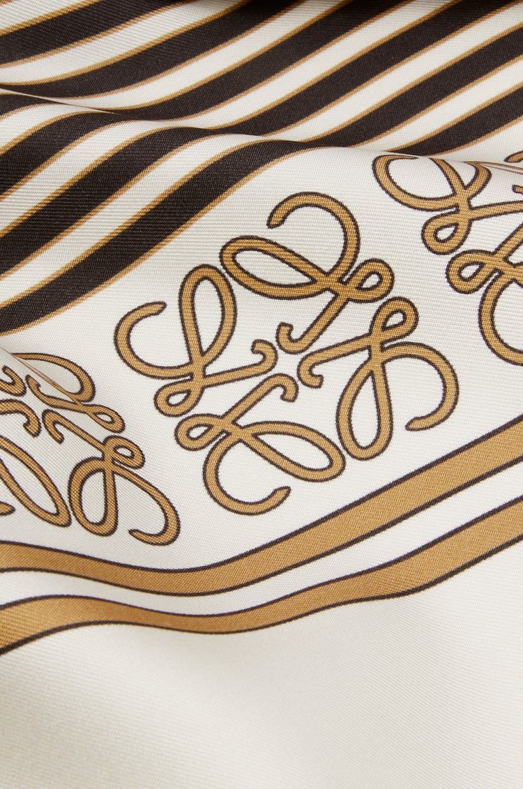 Scarf in silk